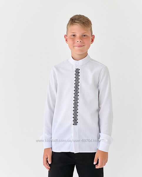 Стильна льняна сорочка, вишиванка для хлопчика з чорною та сірою вишивкою  