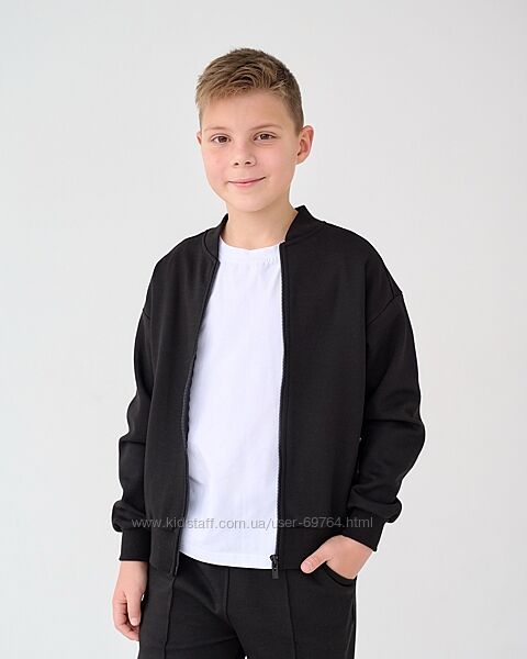 Стильний чорний бомбер з лакости