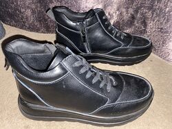 Продам осінні черевики