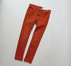 H&M. Размер 5-6 лет. Новые шикарные стрейчевые джинсы для мальчика