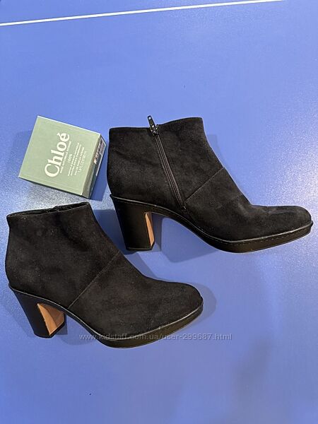Жіночі замшеві ботільони на невеликому каблучку clarks