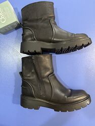 Шкіряні сапожки UGG