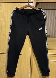 Спортивные трикотажные штаны с лампасами Nike Club Fleece Gx Hd Track Suit.
