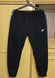 Спортивные трикотажные штаны на флисе, джоггеры Nike Club Fleece Graphic.
