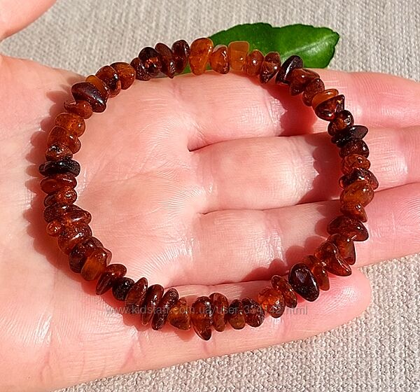 Яскравий янтарний браслет із бурштину благородних коньячних вишневих тонів