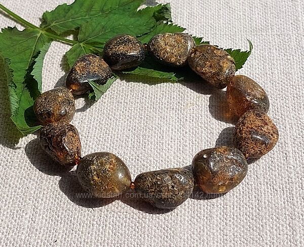Унікальний янтарний браслет із обємних самородків буро-зеленого бурштину