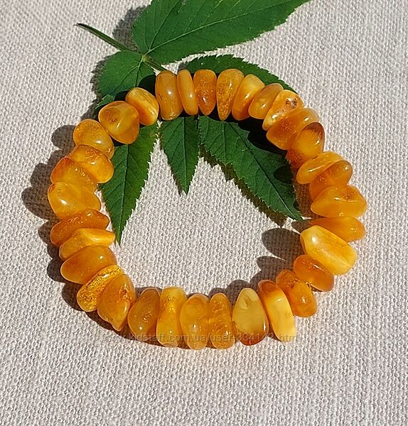 Елегантний янтарний браслет із матового медово молочного бурштину, медовый