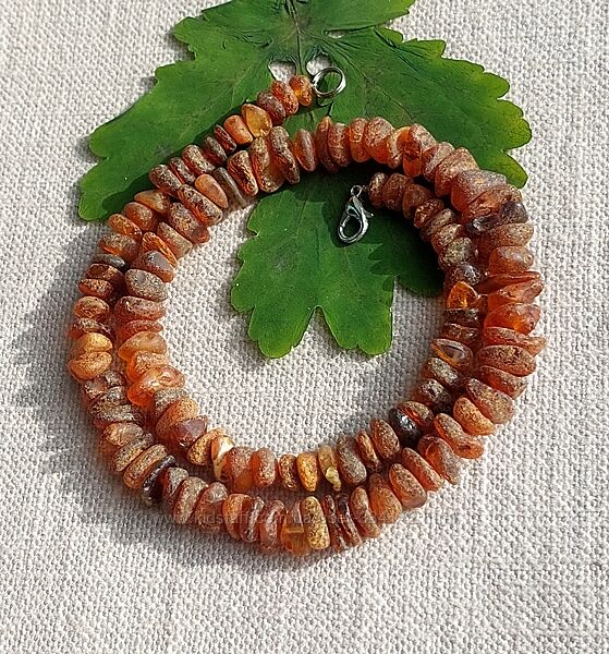 Буси із натурального лікувального бурштину темних відтінків, крупніші