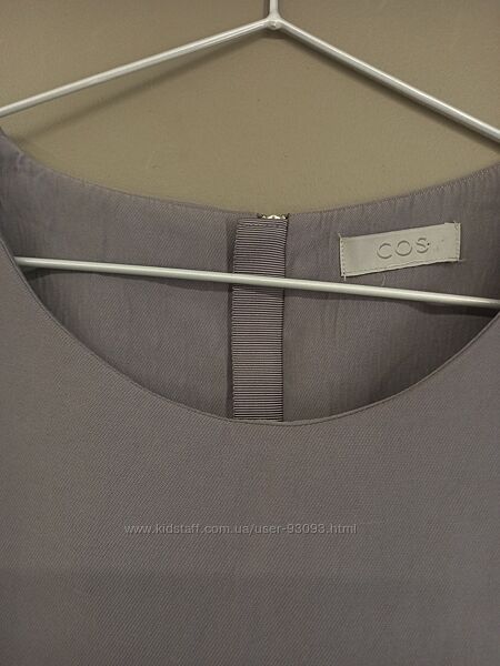 Стильне плаття від бренду COS