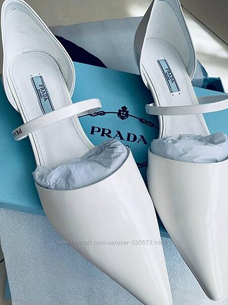 Босоножки Prada белые на плоской подошве натуральная кожа