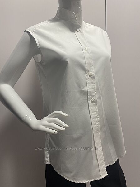 Блуза белая Fendi без рукавов с вышивкой сбоку и пуговицами на спинке 