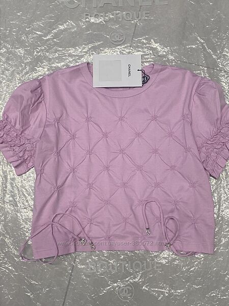 Футболка-топ Шaneль с вышивкой, украшенные шнурками сбоку 