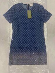 Платье Guссi из денима с жаккардовым орнаментом украшенное стразами