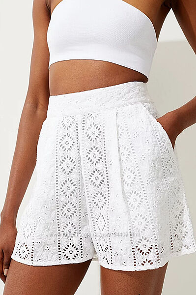Новые белые хлопковые шорты в вышивку Karen Millen