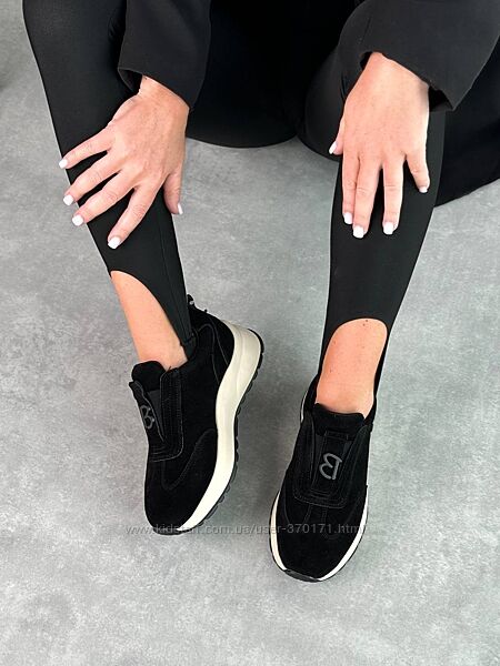 Гарні зручні замшеві Кросівки 