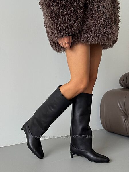 Чоботи з витонченим квадратним носиком та ультрасучасним дизайном