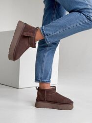 Замшеві угги в гарному кольорі 