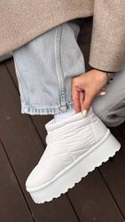 Білосніжні короткі дутики