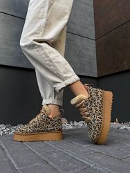 Круті замшеві угги на шнурівці з лео принтом