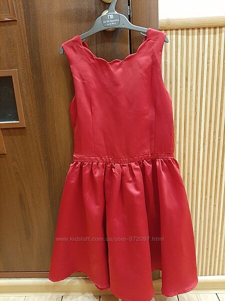 Красное платье, р. 146