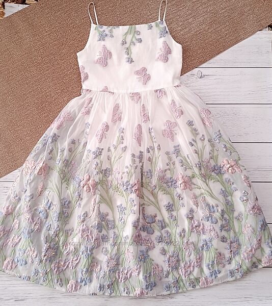 Розкішна, неймовірно гарна сукня з органзи 