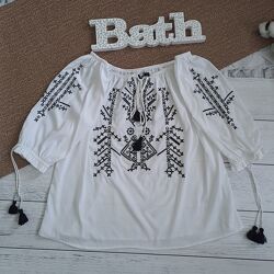 Блузка з вишивкою. Фірмова. 