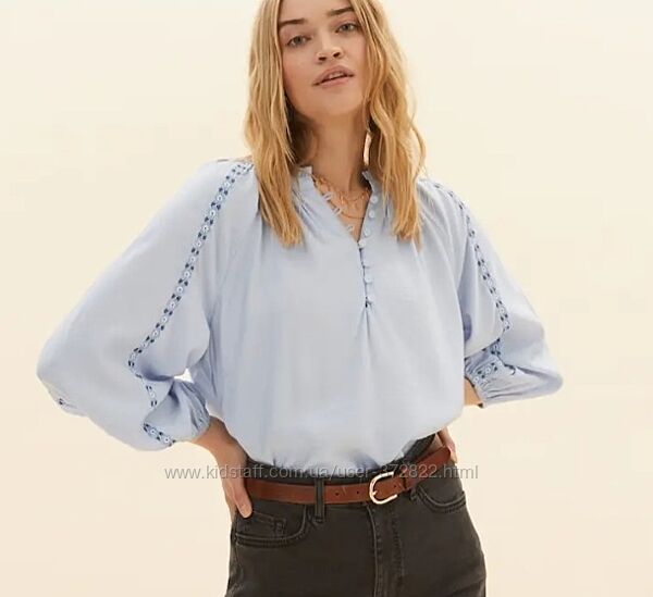 Блузка вишиванка ніжно блакитного кольору 
