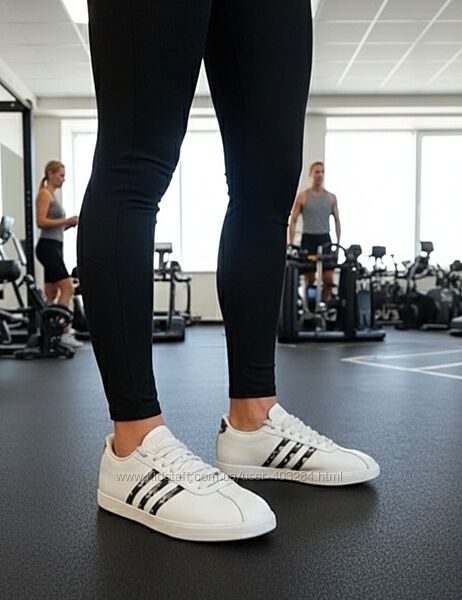 Жіночі кросівки, оригінальні, шкіряні Adidas, р.38-39