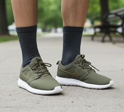 Жіночі кросівки, бігові, оригінальні кольору хакі nike w roche two, р.40