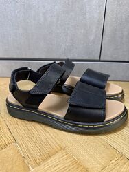 Босоніжки Dr. Martens