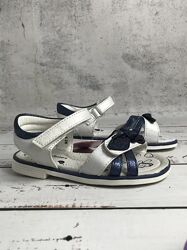 Босоніжки сандалі дитячі для дівчинки Lilin shoes Біло-синій 128