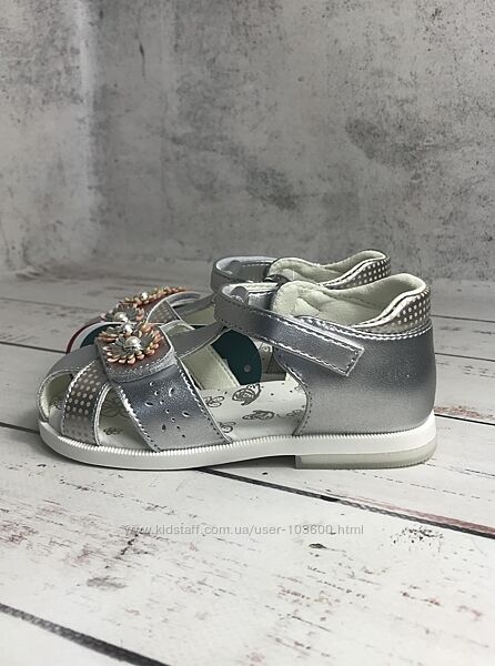 Босоніжки дитячі для дівчинки Weestep Срібний 559