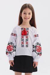 Дитяча та підліткова вишиванка для дівчинки