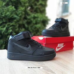 Зимові чоловічі черевики Nike Air Force 1 Mid &acute07 Triple Black чорні високі