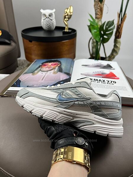 Кросівки жіночі Nike Initiator сірі з білим, 36-41р