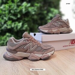 Кросівки жіночі New Balance 9060 коричневі замша