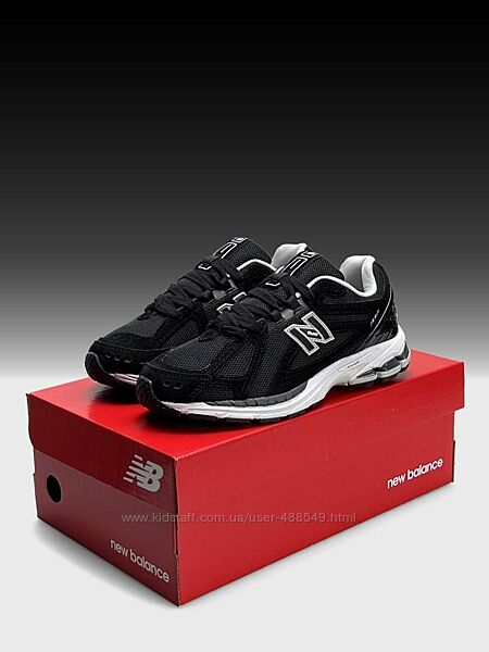 Кросівки жіночі New Balance 1906R чорні з білим