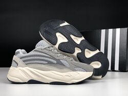 Кросівки жіночі Adidas Yeezy сірі 