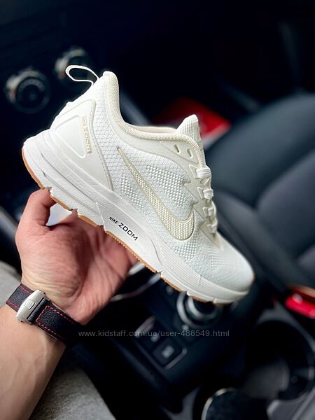 Кросівки жіночі Nike Air Zoom бежеві сітка