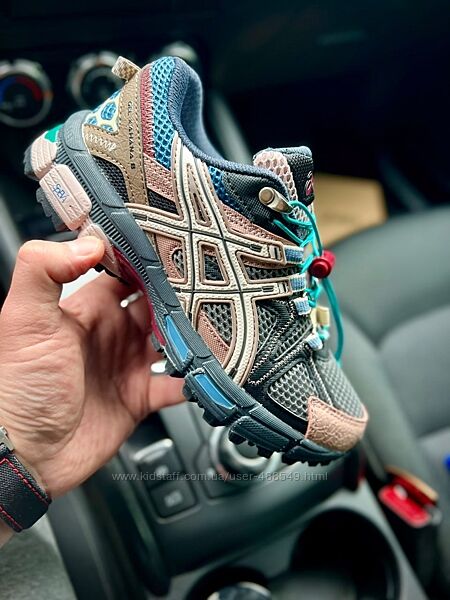 Кросівки жіночі Asics Gel-Kahana 8 сірі з рожевим