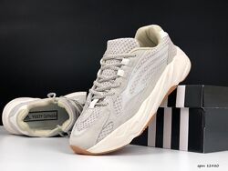 Кросівки чоловічі Adidas Yeezy світло бежеві 