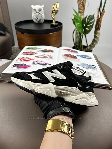 Кросівки жіночі New Balance 9060 чорні з білим , замша/текстиль
