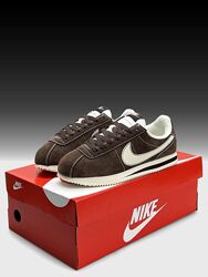 Кросівки жіночі Nike Cortez коричневі, замша