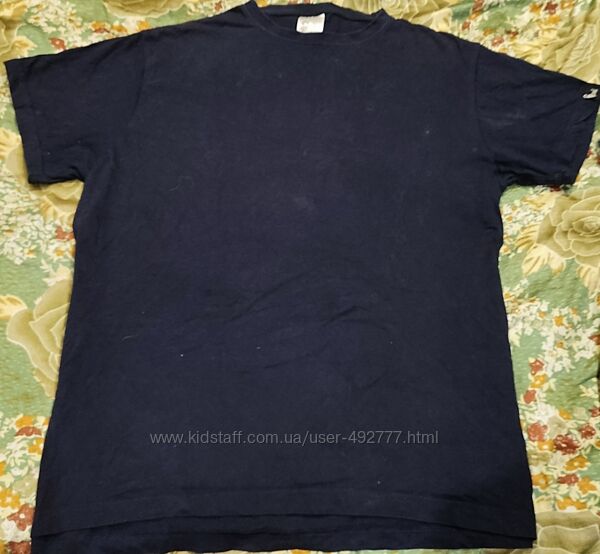 Темносиняя футболка
