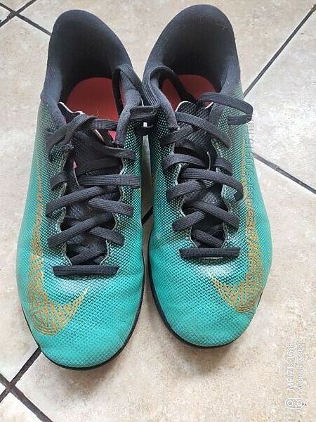 Бутсы, футзалки Nike 33р.