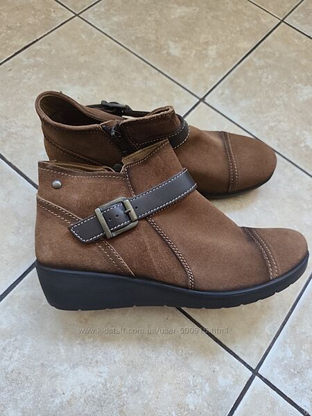 Нові шкіряні демисезоні черевики коричневого кольору. Розмір 40.