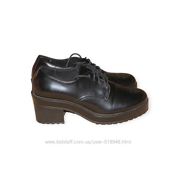 Туфли bershka на шнуровке  р.39