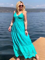 Платье  модель Квитка,   тонкий  батист с шитьем