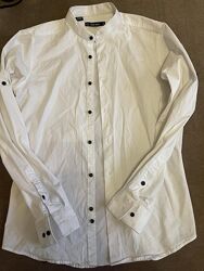 Рибашка біла на хлопця