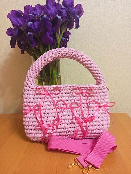 Рожева в´язана сумка ручної роботи